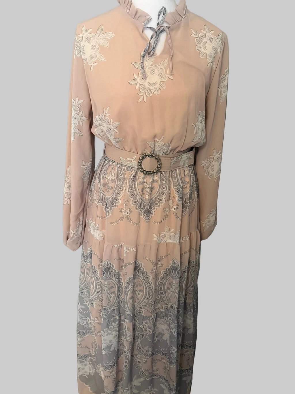 Elegant Chiffon Modest Maxi Dress with Embroidered Lace – Long Sleeve Formal Abaya Dress