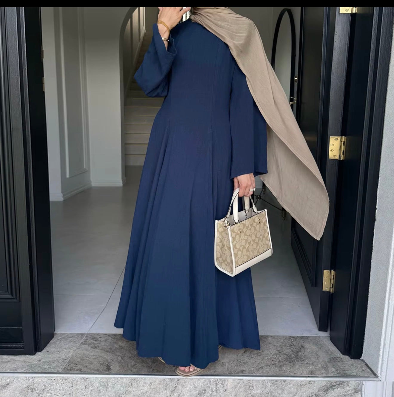 Elegant Modest Maxi Dress with Adjustable Back Tie – Long Sleeve Muslim Dress